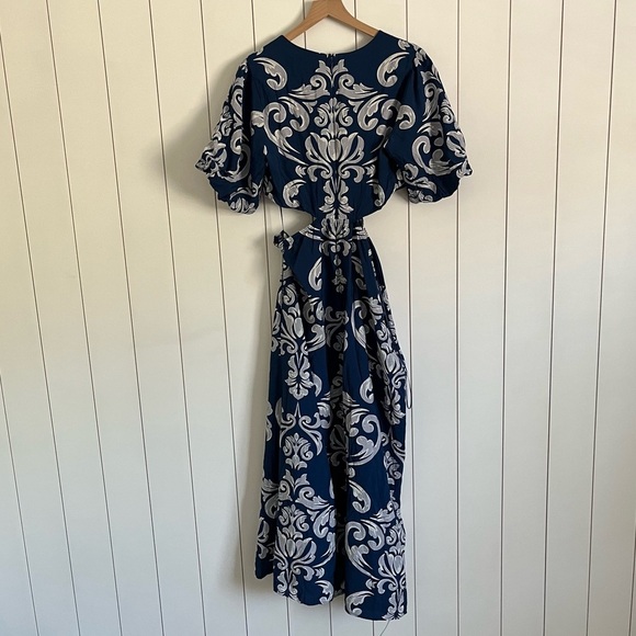 Abercrombie & Fitch Short Sleeve Cutout Maxi Dress in Blue Pattern - Picture 5 of 5
